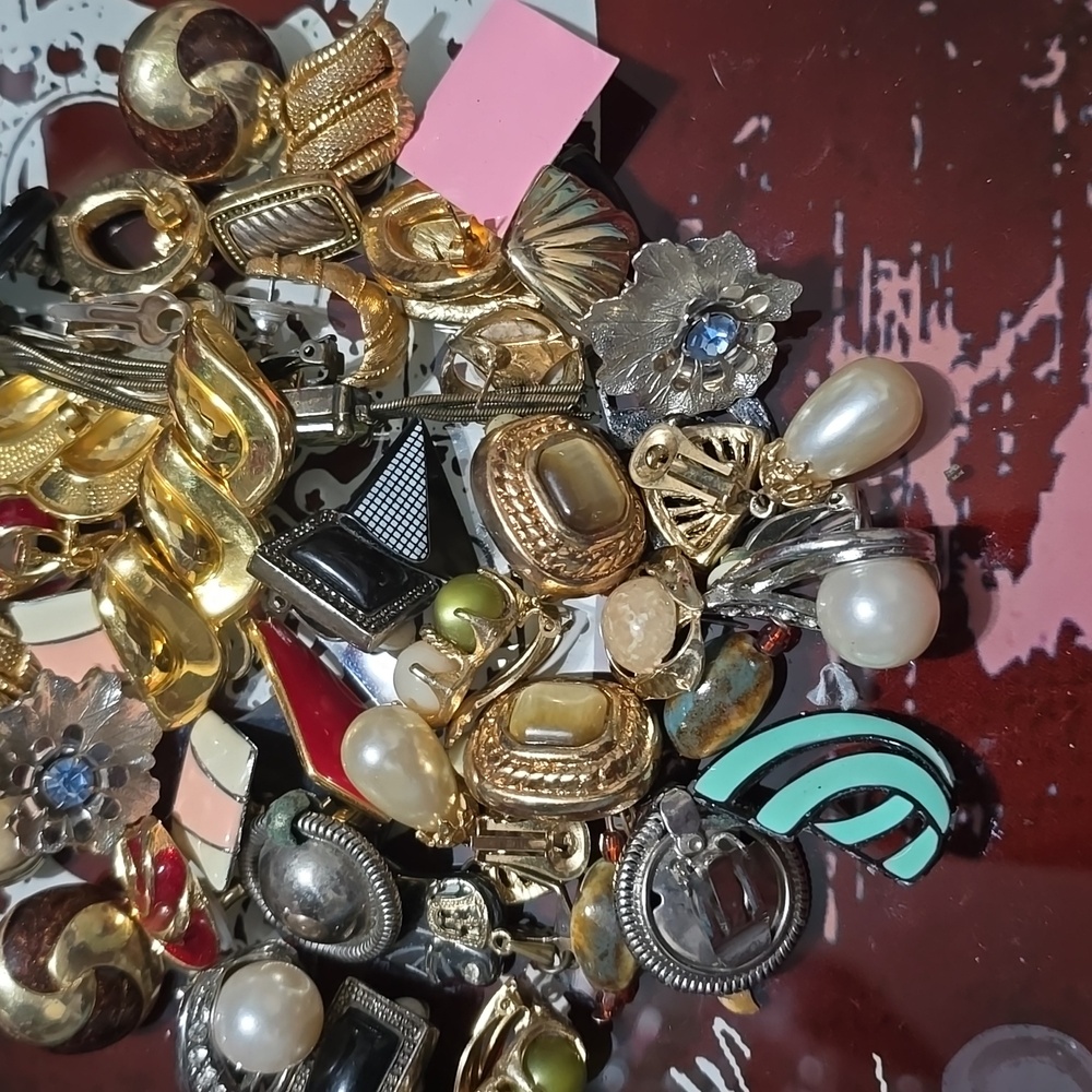 Earring Lot of 25 Sets Vintage & Modern Contemporary - Picture 3 of 4